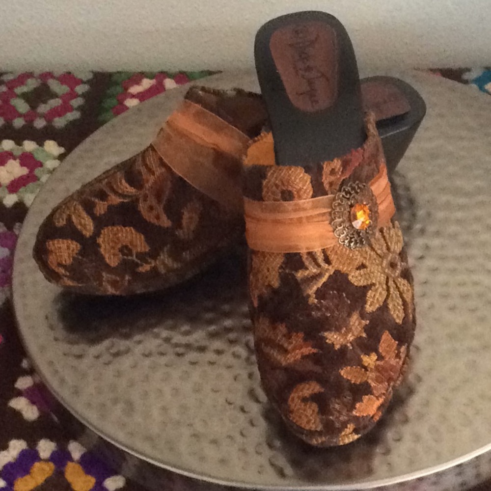 Dick & Jayne Tapestry Clogs - Picture 2 of 8